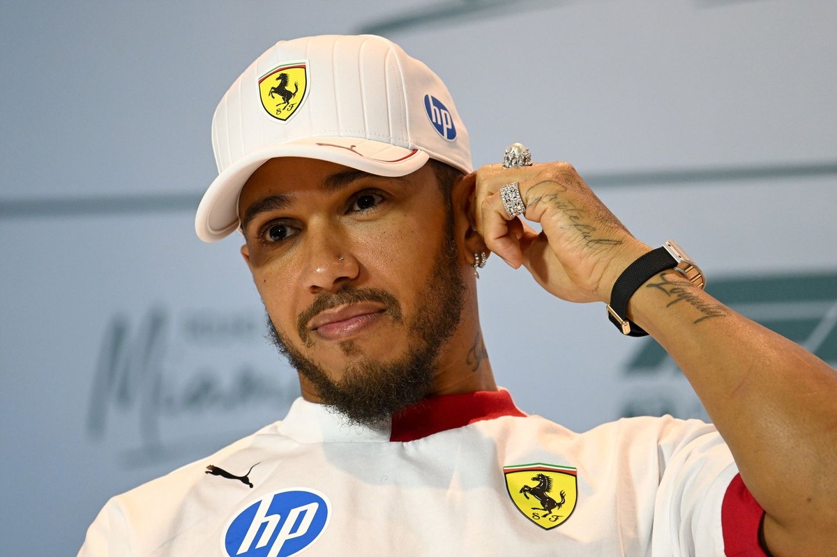 Preview Льюис Хэмилтон о сообщениях по радио в Ferrari: Я не буду извиняться за то, что я ‘боец’