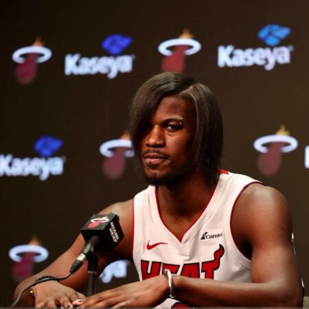 Эволюция образов Джимми Батлера на медиа-днях НБА: Намек на возвращение «Эмо Джимми»