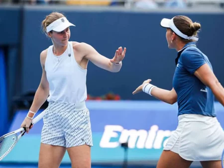 Самсонова и Меликар-Мартинес пробились в полуфинал парного турнира WTA в Нинбо