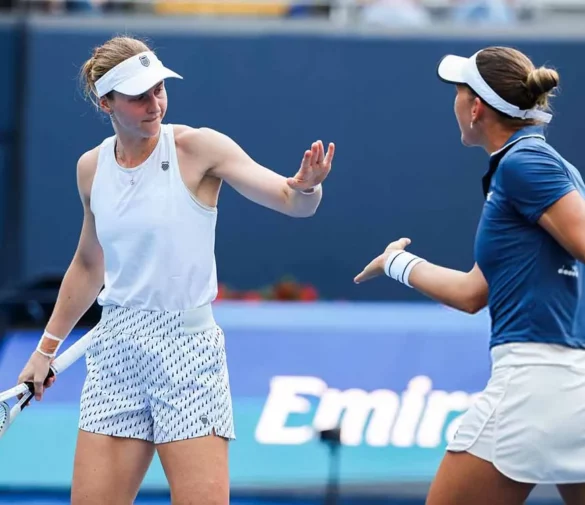 Самсонова и Меликар-Мартинес пробились в полуфинал парного турнира WTA в Нинбо