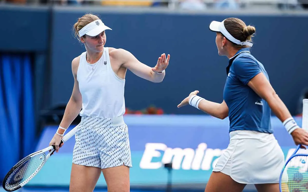 Preview Самсонова и Меликар-Мартинес пробились в полуфинал парного турнира WTA в Нинбо